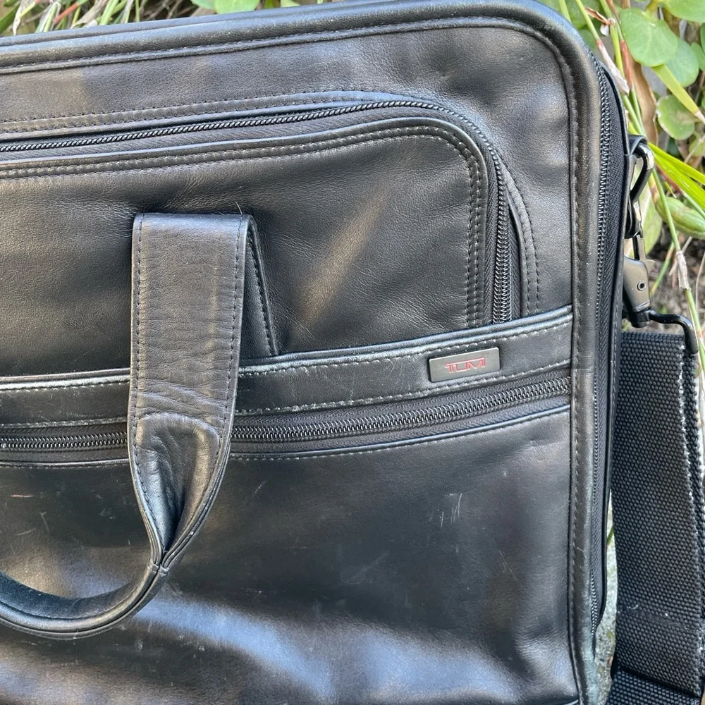 Tumi Black Napa Leather Zippered (5 Zip pockets) Laptop Bag Briefcase (96011D4)